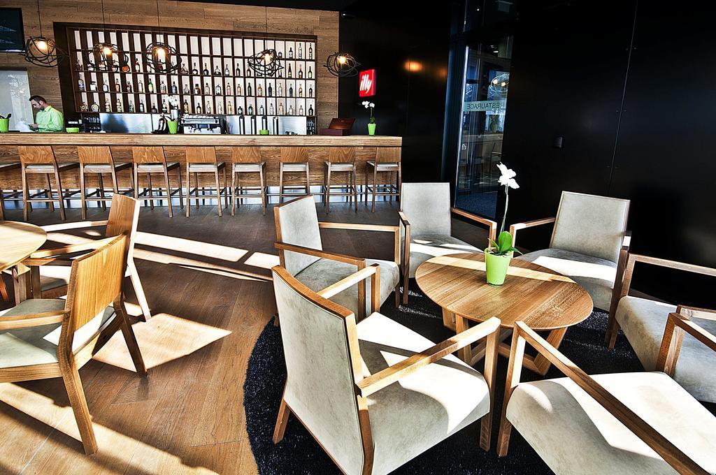 Fabrika Hotel Гумполец Экстерьер фото